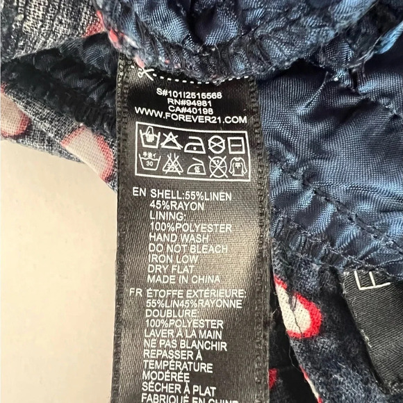 Forever 21 Blue With Heart Printed Shorts Women's Linen Size 27 NWOT - Picture 5 of 6